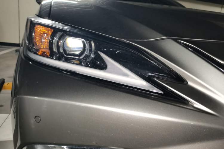 Used Lexus ES 2021 200 Luxury Edition Right Front Headlight