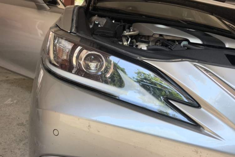 Used Lexus ES 2021 300h Excellence Edition Right Front Headlight