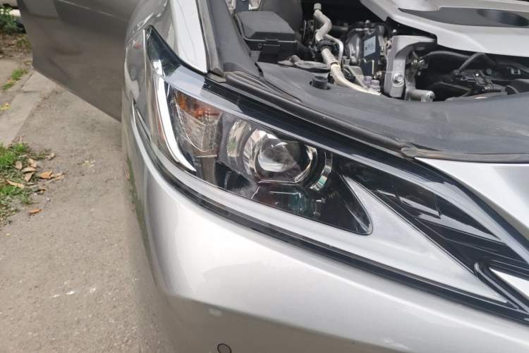 Used Lexus ES 2021 200 Luxury Edition Right Front Headlight