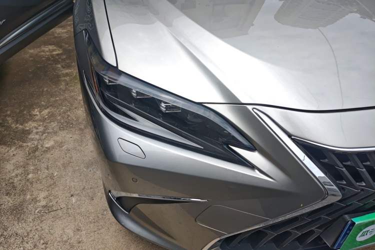 Used Lexus ES 2021 300h Deluxe Edition Right Front Headlight