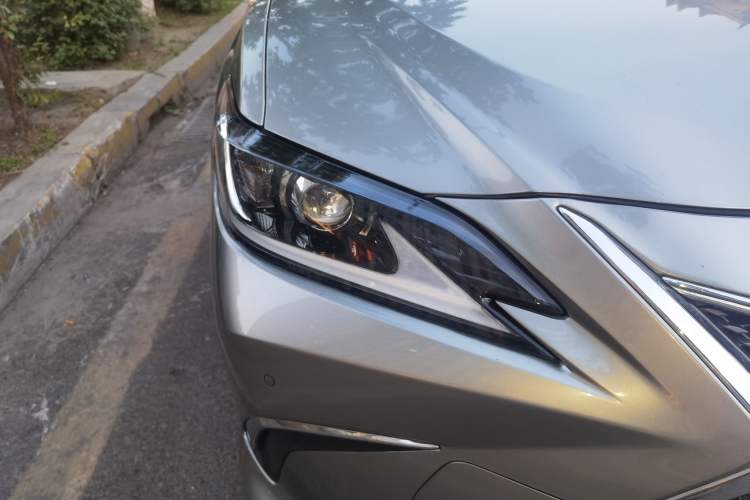 Used Lexus ES 2021 200 Excellence Edition Right Front Headlight