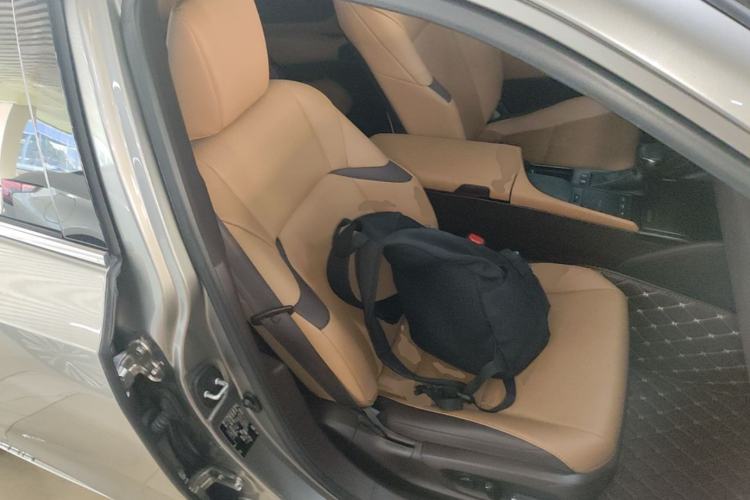 Used Lexus ES 2021 300h Excellence Edition Right Front Seat