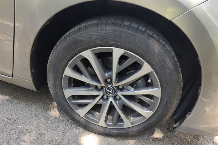 Used Lexus ES 2021 200 Excellence Edition Right Front Wheel Hub