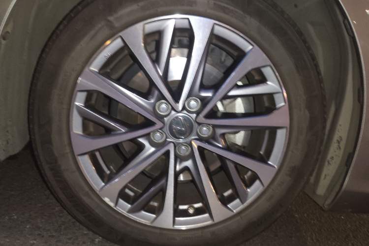 Used Lexus ES 2021 200 Excellence Edition Right Front Wheel Hub