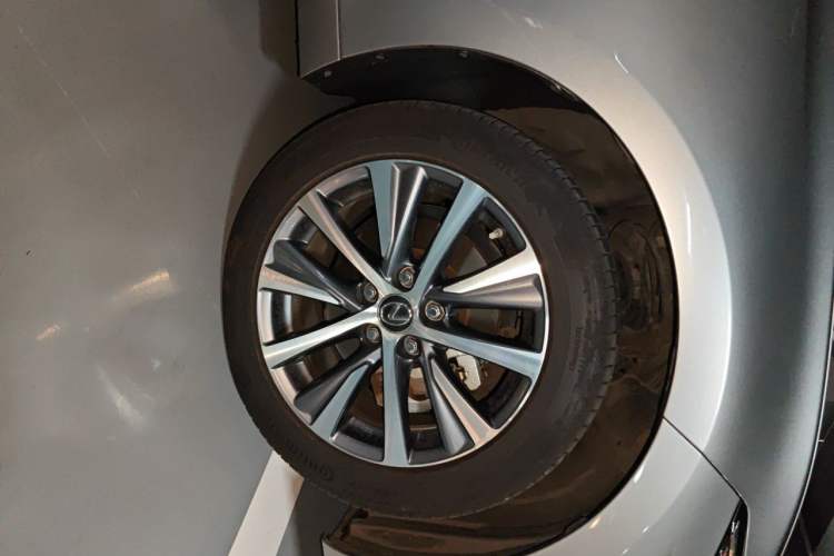Used Lexus ES 2021 300h Excellence Edition Right Front Wheel Hub