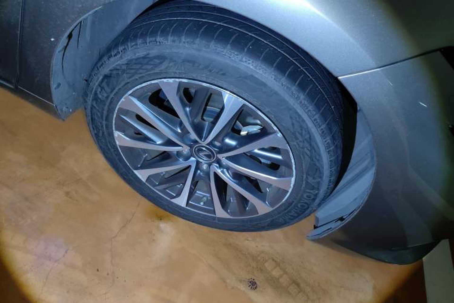 Used Lexus ES 2021 200 Excellence Edition Right Front Wheel Hub