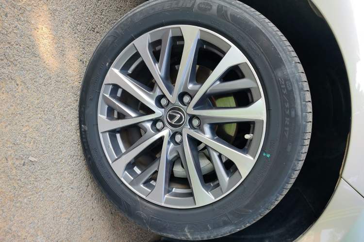 Used Lexus ES 2021 300h Excellence Edition Right Front Wheel Hub