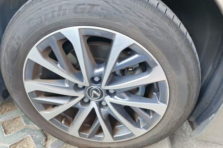 Used Lexus ES 2021 200 Excellence Edition Right Front Wheel Hub