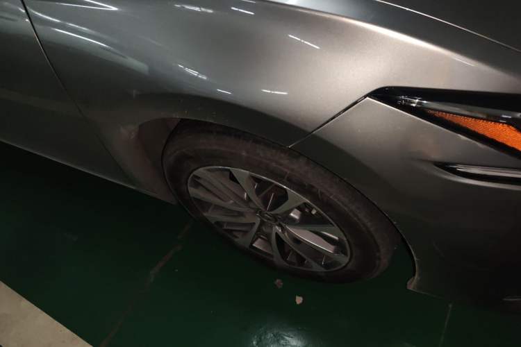 Used Lexus ES 2021 260 Excellence Edition Right Front Wheel Hub