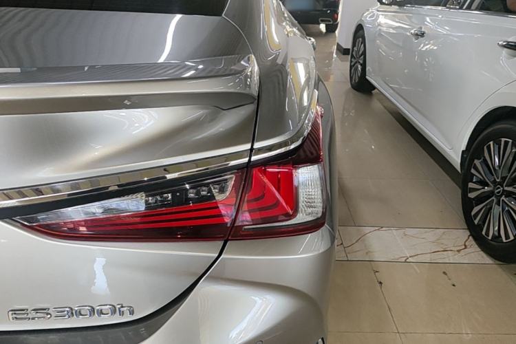 Used Lexus ES 2021 300h Excellence Edition Right Rear Taillight