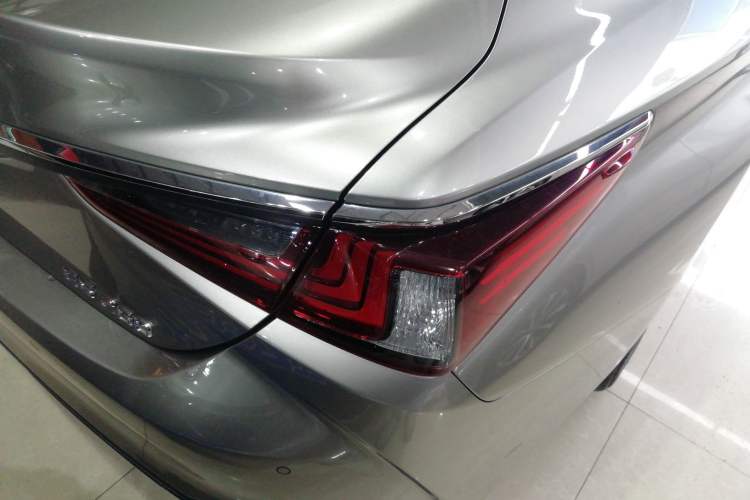 Used Lexus ES 2021 260 Excellence Edition Right Rear Taillight