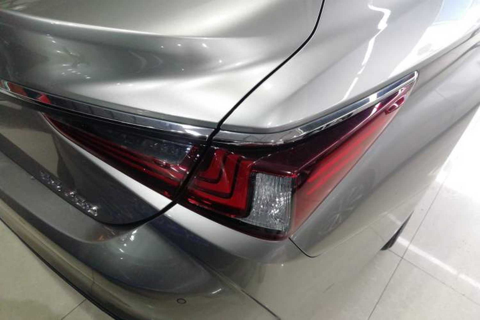 Used Lexus ES 2021 260 Excellence Edition Right Rear Taillight