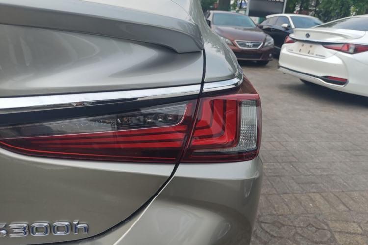 Used Lexus ES 2021 300h Excellence Edition Right Rear Taillight