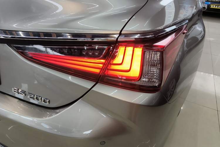 Used Lexus ES 2021 200 Excellence Edition Right Rear Taillight