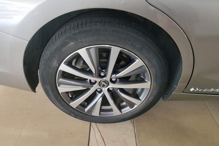 Used Lexus ES 2021 300h Excellence Edition Right Rear Wheel Hub