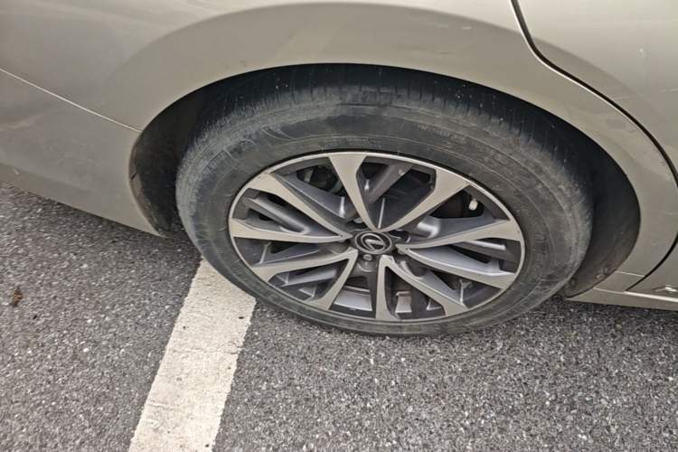 Used Lexus ES 2021 300h Excellence Edition Right Rear Wheel Hub