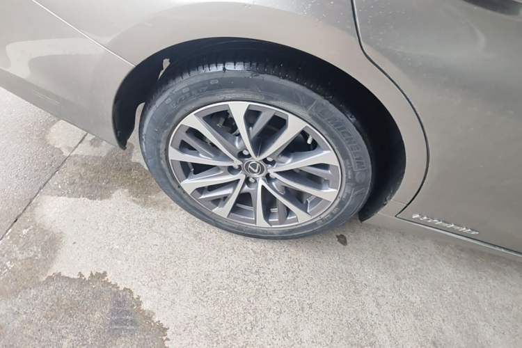 Used Lexus ES 2021 300h Excellence Edition Right Rear Wheel Hub