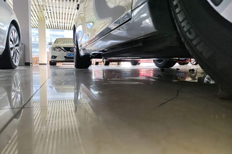 Used Lexus ES 2021 300h Excellence Edition Right Side Sill