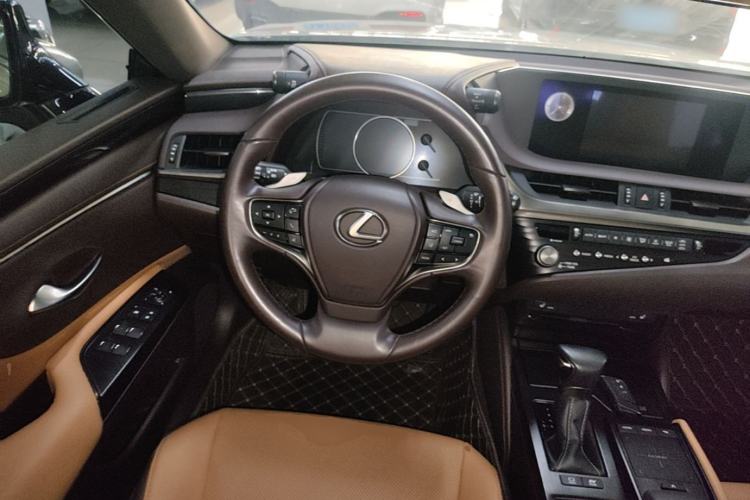 Used Lexus ES 2021 300h Excellence Edition Steering Wheel