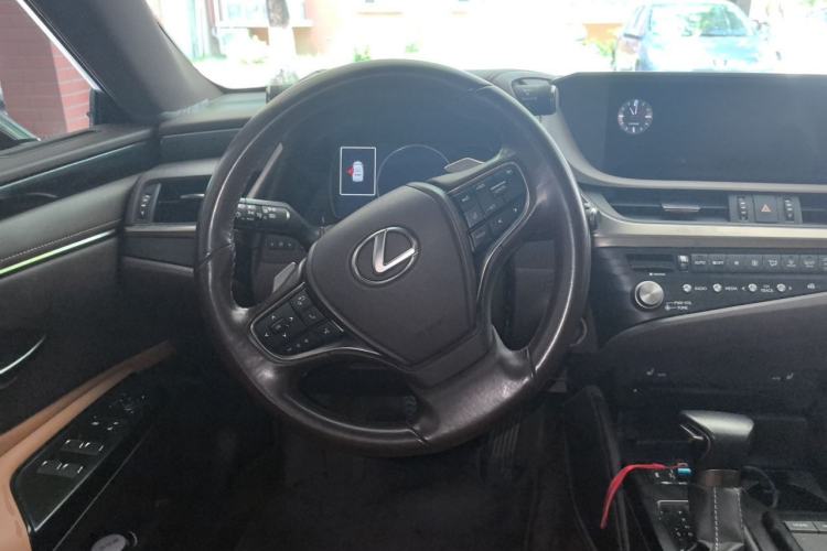 Used Lexus ES 2021 300h Excellence Edition Steering Wheel