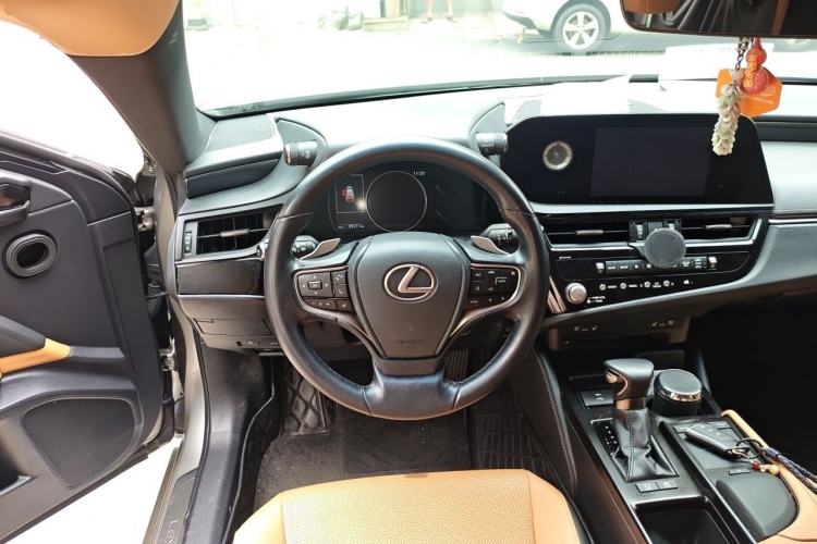 Used Lexus ES 2021 300h Deluxe Edition Steering Wheel