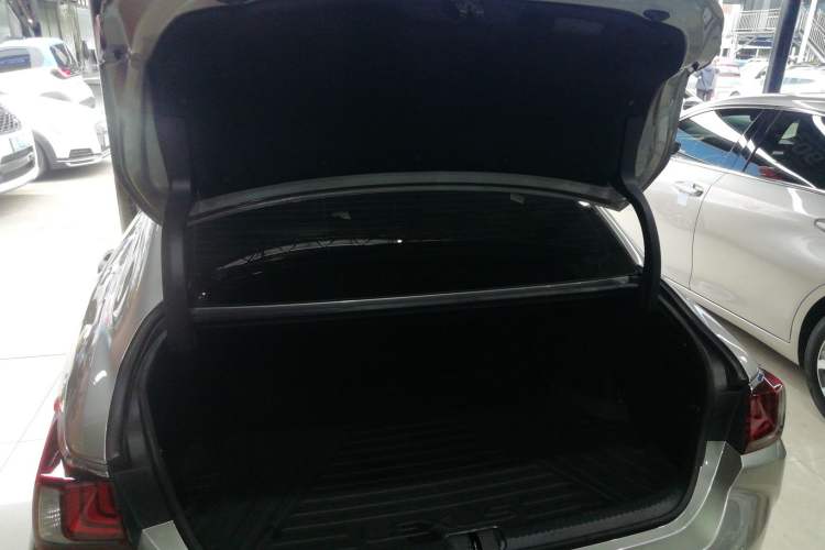 Used Lexus ES 2021 260 Excellence Edition Trunk