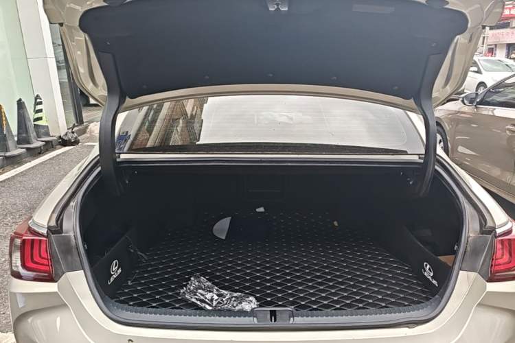 Used Lexus ES 2021 300h Excellence Edition Trunk