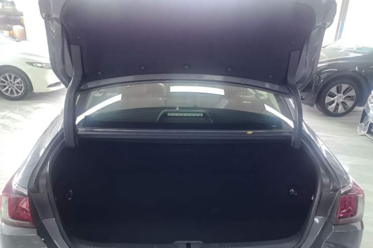 Used Lexus ES 2021 200 Excellence Edition Trunk