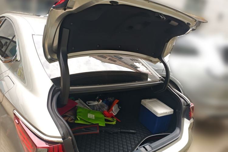Used Lexus ES 2021 300h Deluxe Edition Trunk