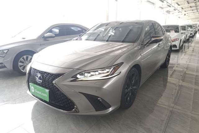 Ojetý Lexus ES 2021 300h F SPORT
