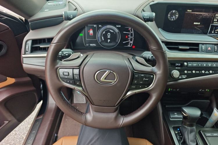 Used Lexus ES 2021 300h Deluxe Edition Steering Wheel