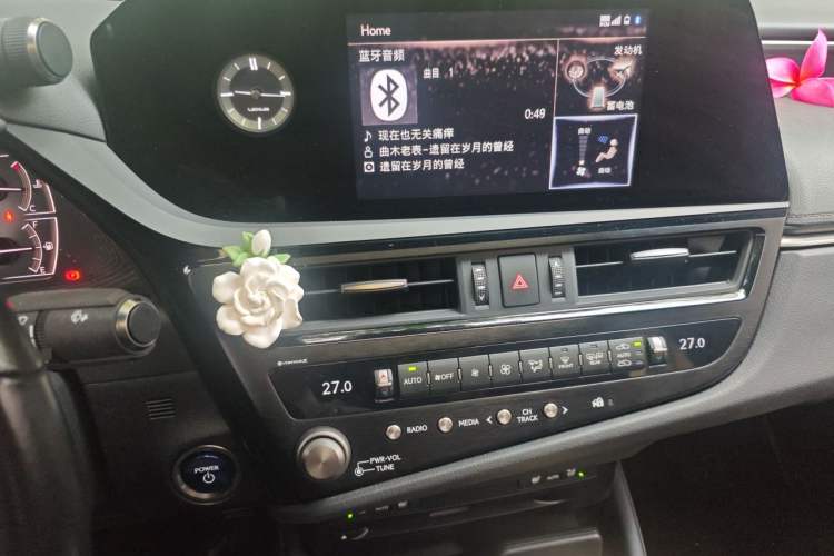 Used Lexus ES 2021 300h Deluxe Edition Audio And AC Panel