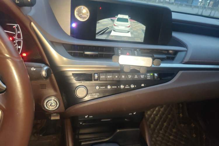 Used Lexus ES 2021 200 Excellence Edition Audio And AC Panel