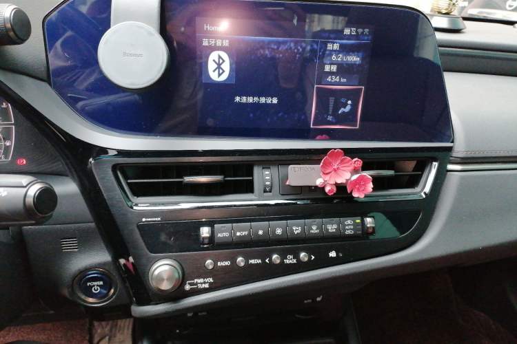 Used Lexus ES 2021 300h Excellence Edition Audio And AC Panel