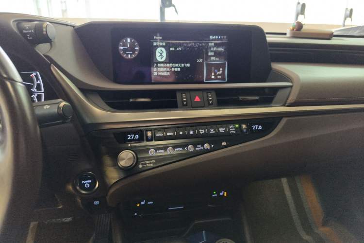 Used Lexus ES 2021 300h Excellence Edition Audio And AC Panel