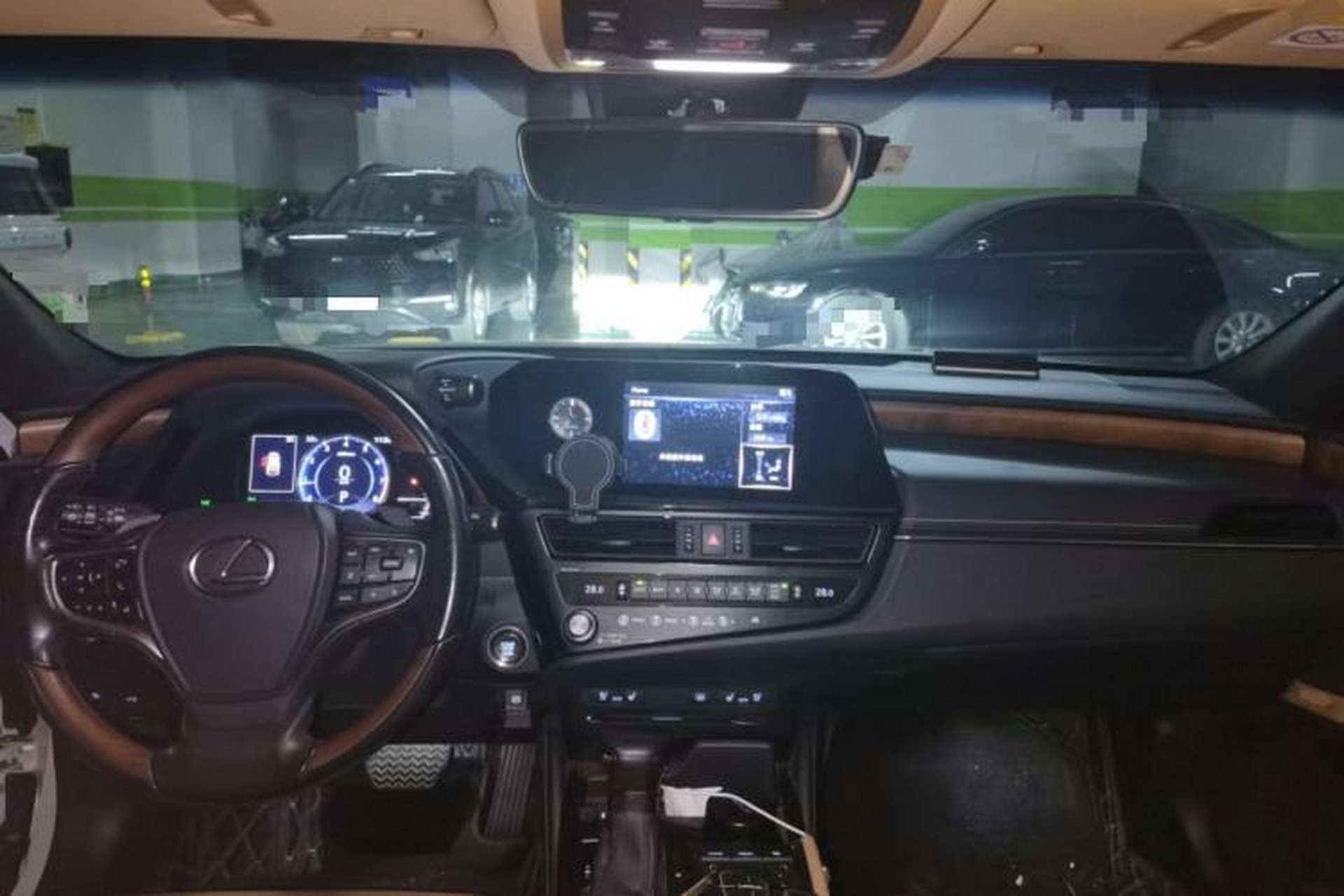 Used Lexus ES 2021 200 Luxury Edition Center Console