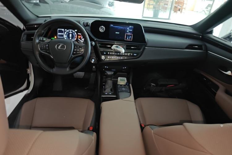 Used Lexus ES 2021 200 Excellence Edition Center Console