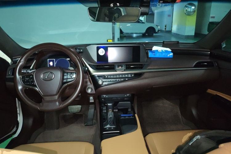 Used Lexus ES 2021 200 Excellence Edition Center Console