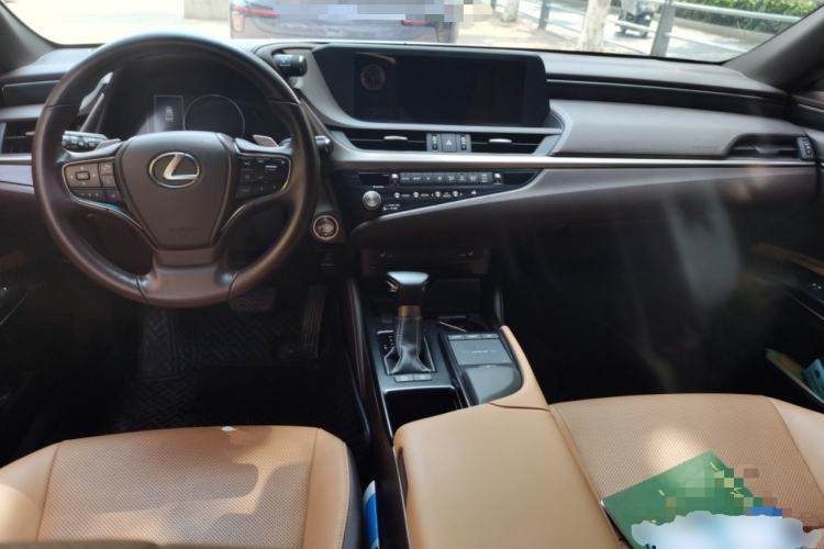 Used Lexus ES 2021 200 Excellence Edition Center Console