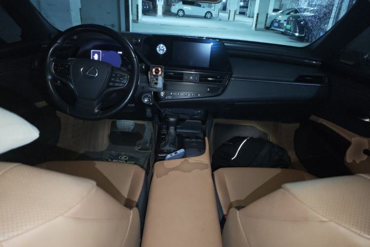 Used Lexus ES 2021 200 Excellence Edition Center Console