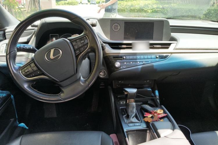 Used Lexus ES 2021 200 Excellence Edition Center Console