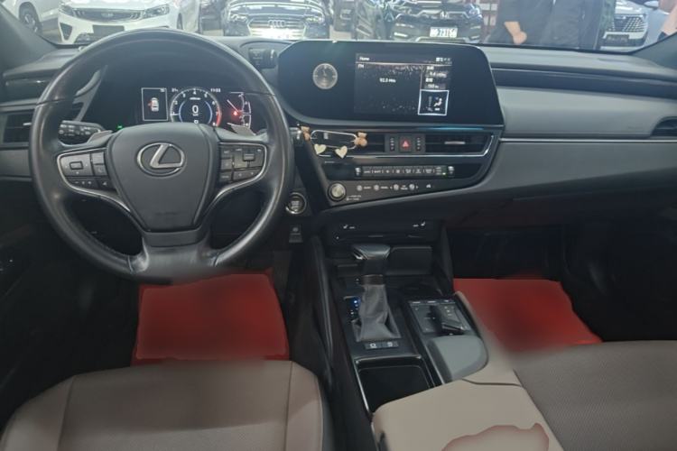 Used Lexus ES 2021 200 Excellence Edition Center Console