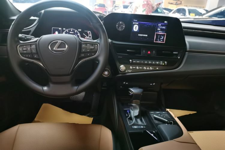 Used Lexus ES 2021 200 Excellence Edition Center Console