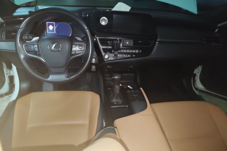Used Lexus ES 2021 200 Excellence Edition Center Console