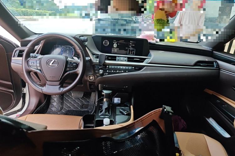 Used Lexus ES 2021 200 Excellence Edition Center Console