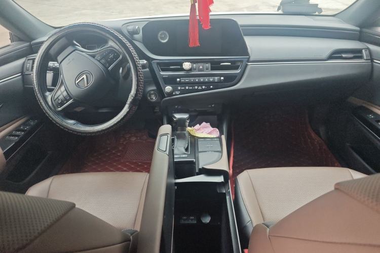 Used Lexus ES 2021 200 Excellence Edition Center Console