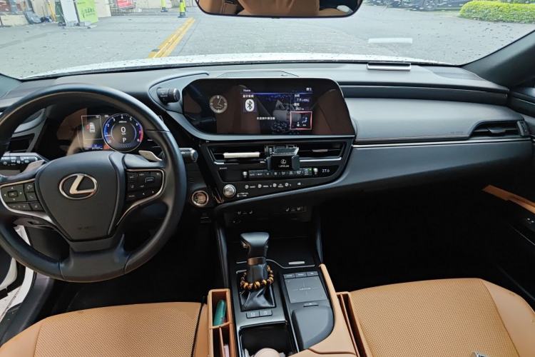 Used Lexus ES 2021 200 Excellence Edition Center Console