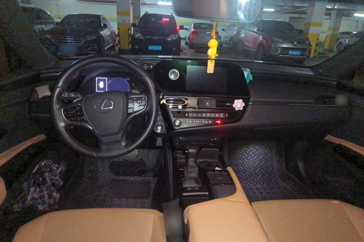 Used Lexus ES 2021 260 Excellence Edition Center Console
