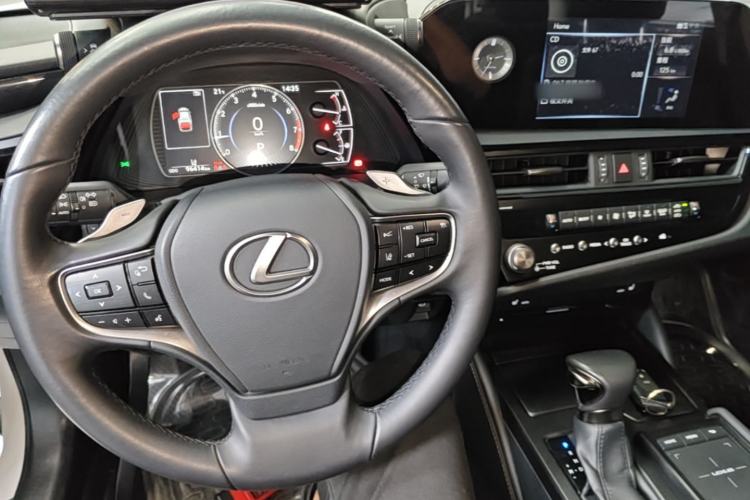 Used Lexus ES 2021 200 Excellence Edition Center Console