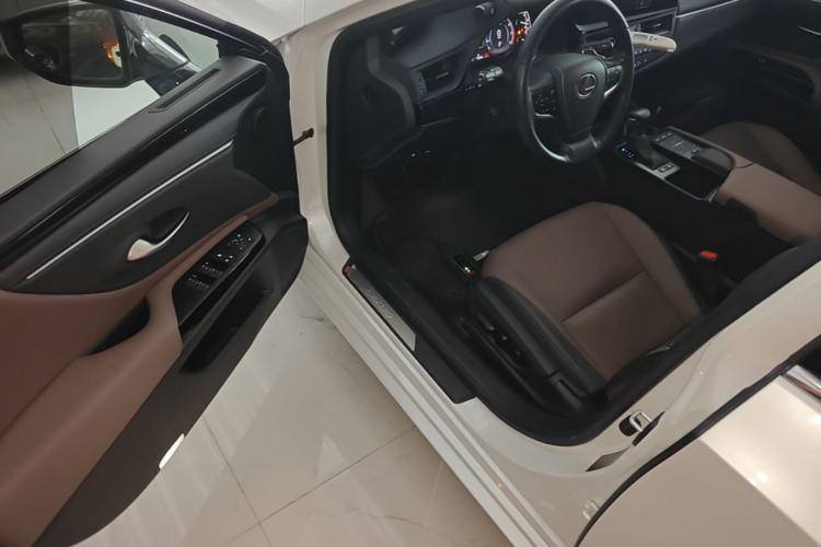Used Lexus ES 2021 200 Excellence Edition Driver Seat